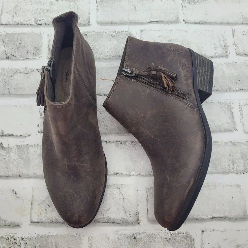 Clarks Brown Leather Ankle Booties Tassel Zippers Size 6.5 - Picture 1 of 8